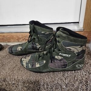 Otomix Stingray camo M3000 bodybuilding and weightlifting shoes. Size 15